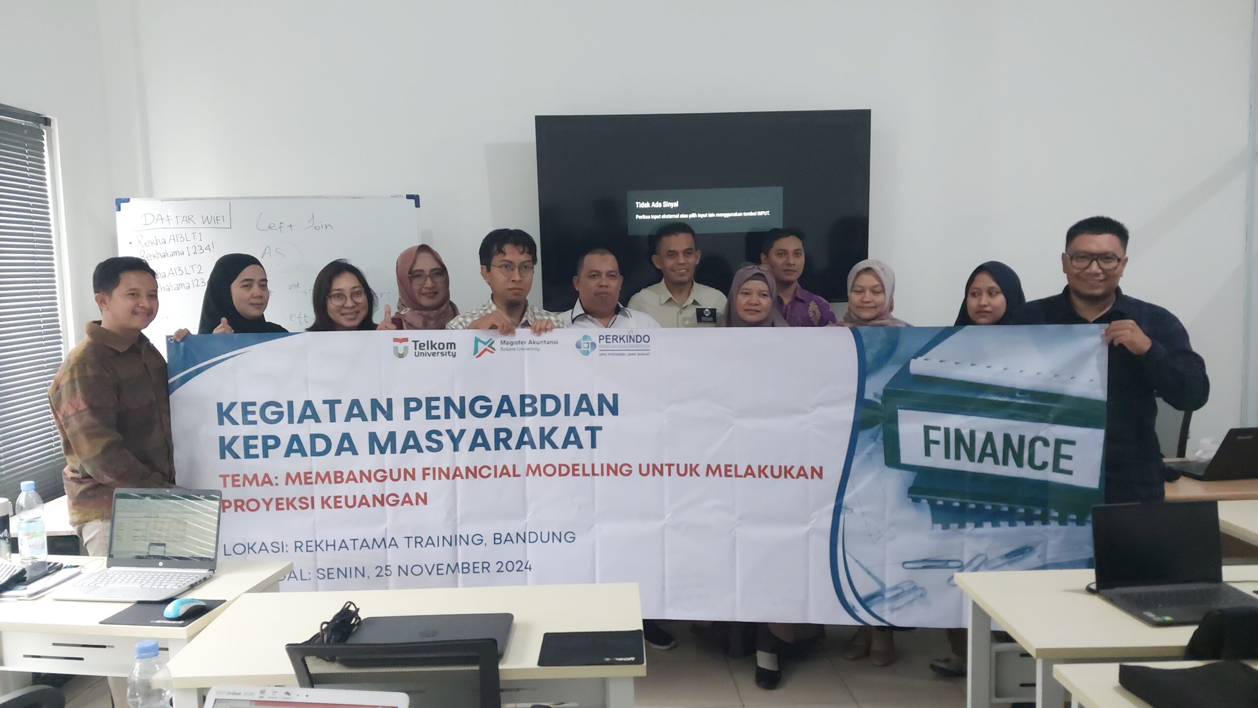 Master of Accounting Telkom University together with the Association of Indonesian Consultants (Perkindo) West Java region conducted Business Forecasting Training Master of Accounting Telkom University together with the Association of Indonesian Consultants (Perkindo) West Java region conducted Business Forecasting Training